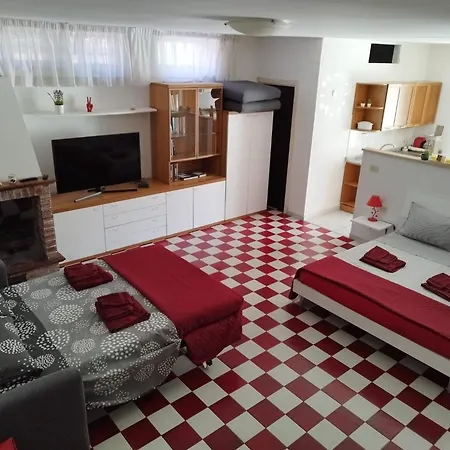 Taverna A 100 Mt Dal Mare Διαμέρισμα